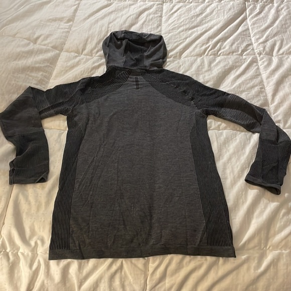 Worn once adidas running top smoke and animal free home - Picture 10 of 12